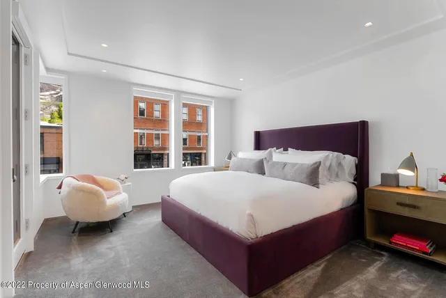 a view of a livingroom with furniture