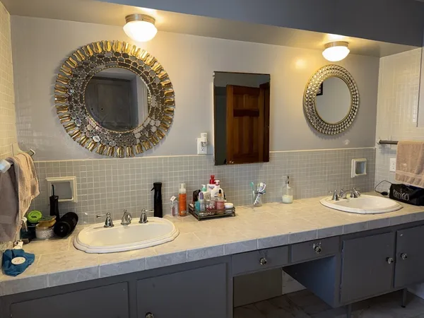 $525,000 | 100 Lawrence Street, Gardner, MA 01440