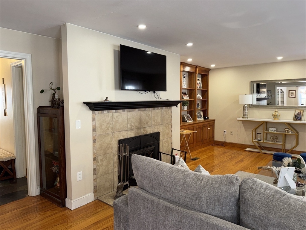 100 Lawrence Street Gardner, MA 01440 - Photo 8 of 38