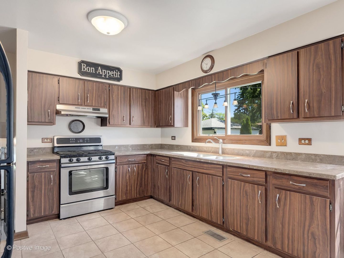 637 North Ellsworth Avenue Addison, IL 60101 - Photo 11 of 26