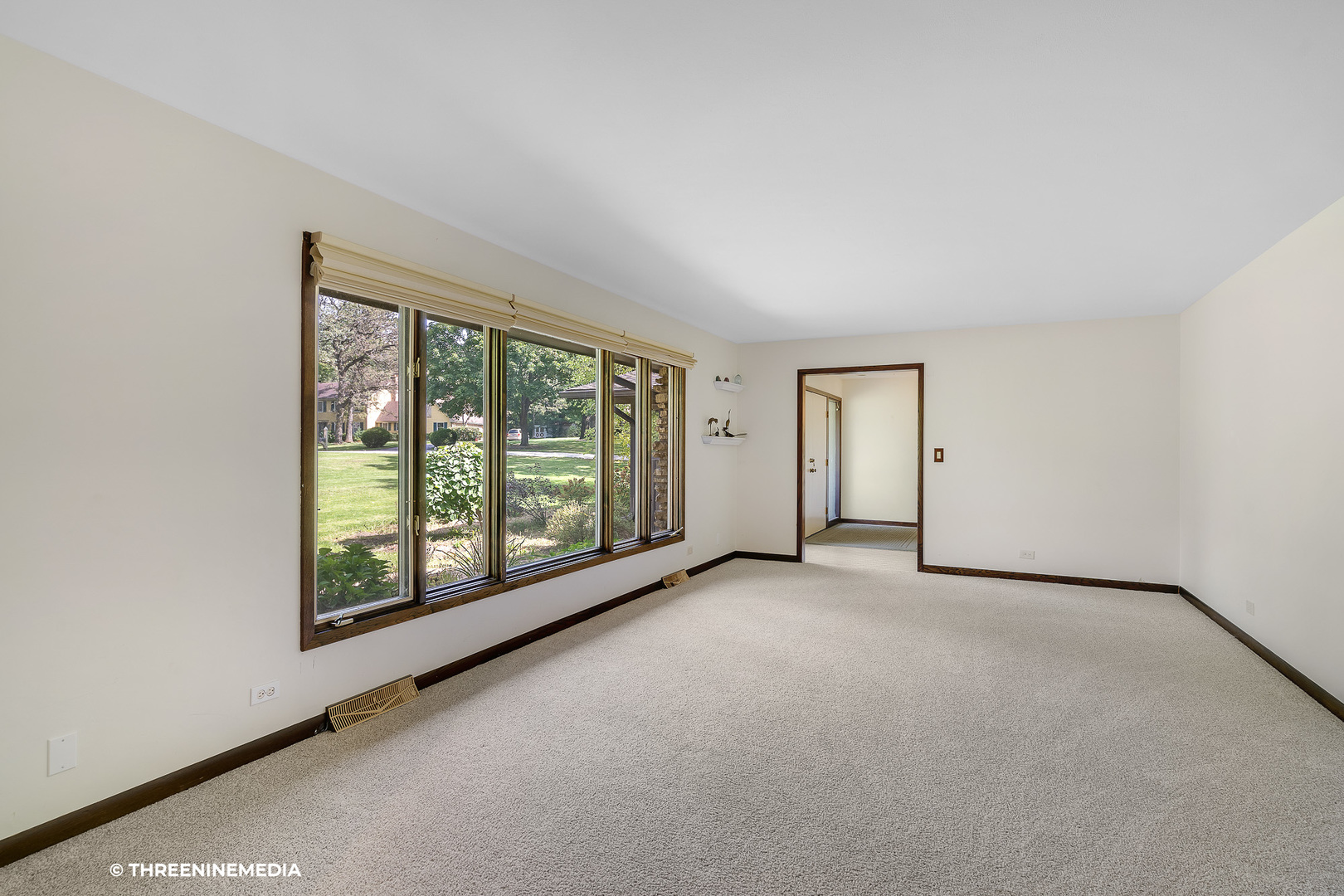 211 Greenwood Road Elgin, IL 60120 - Photo 3 of 35