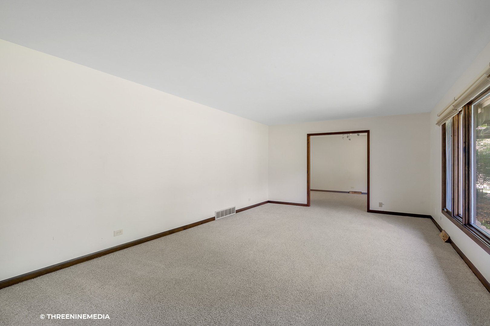 211 Greenwood Road Elgin, IL 60120 - Photo 5 of 35