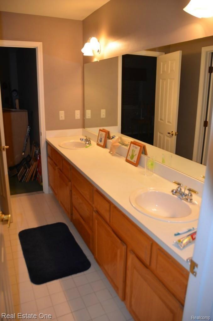 2038 Mapleridge Road Rochester, MI 48309 - Photo 27 of 29 BATHROOM 3