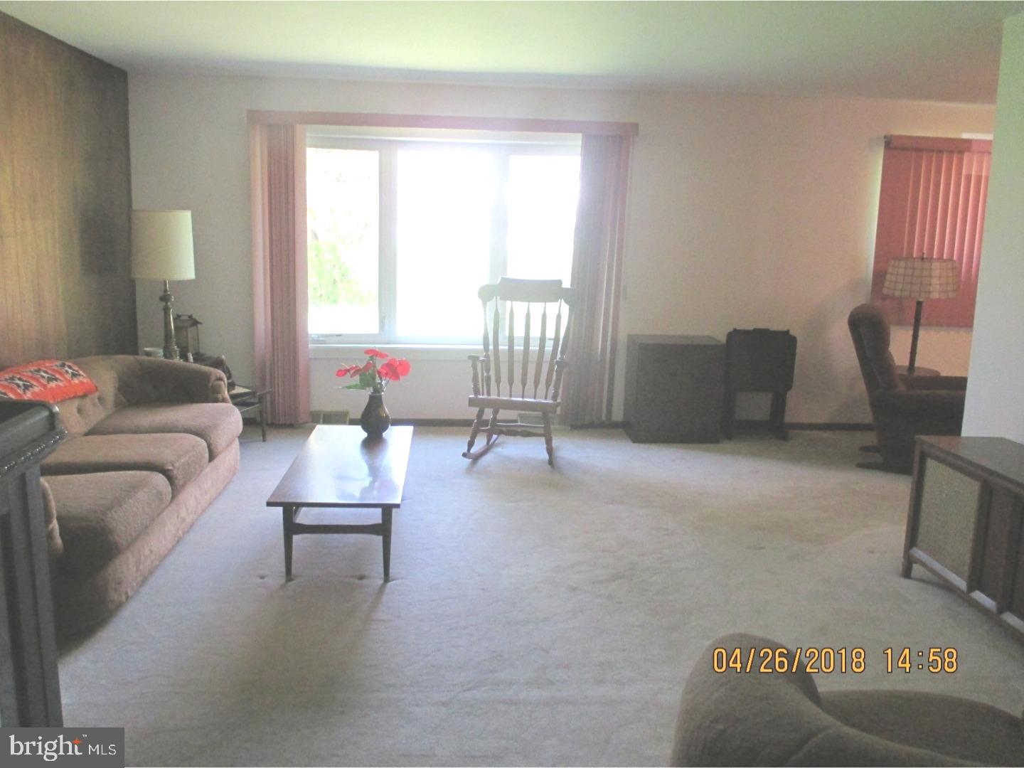 1431 Buttonwood Lane Warminster, PA 18974 - Photo 9 of 20 Living Room