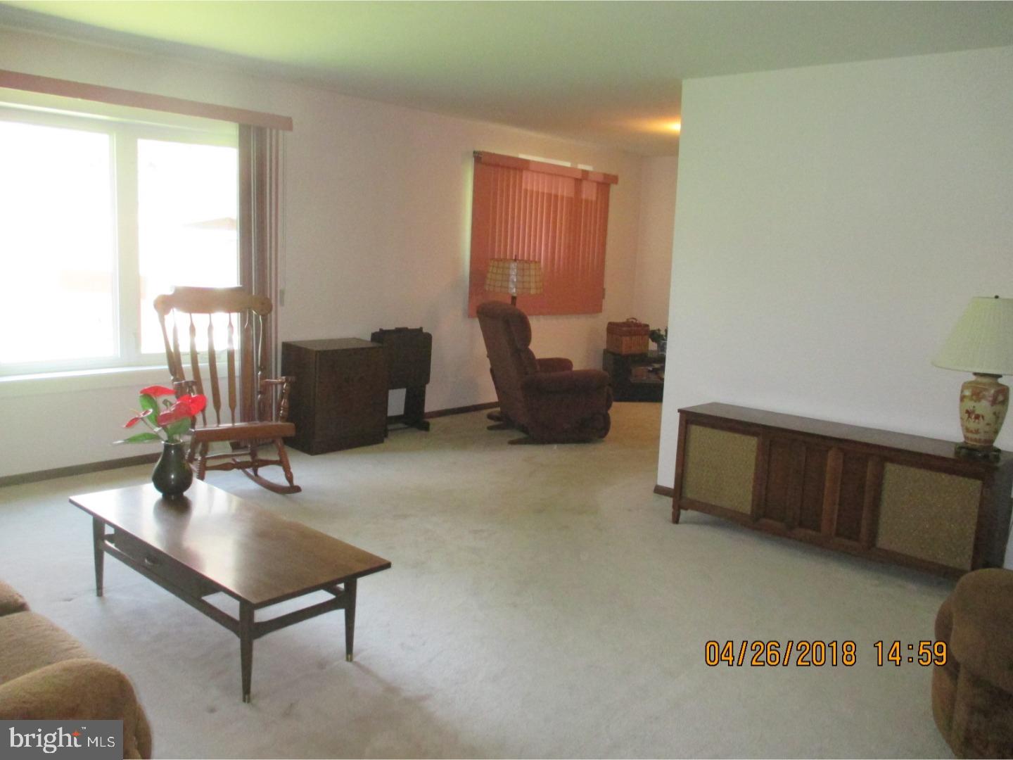 1431 Buttonwood Lane Warminster, PA 18974 - Photo 10 of 20 Living Room