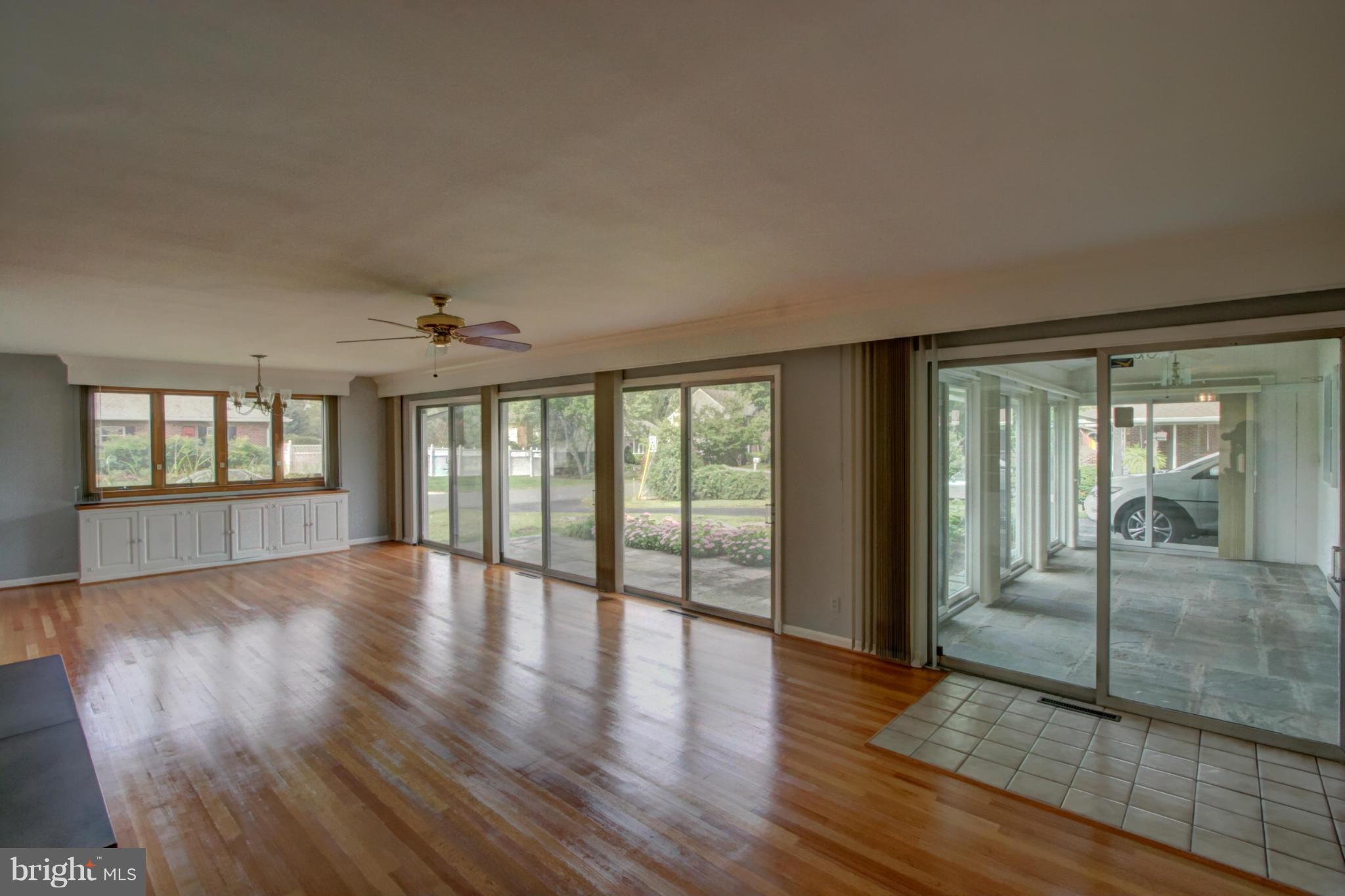 500 East Maple Road Linthicum Heights, MD 21090 - Photo 4 of 30 Great Room