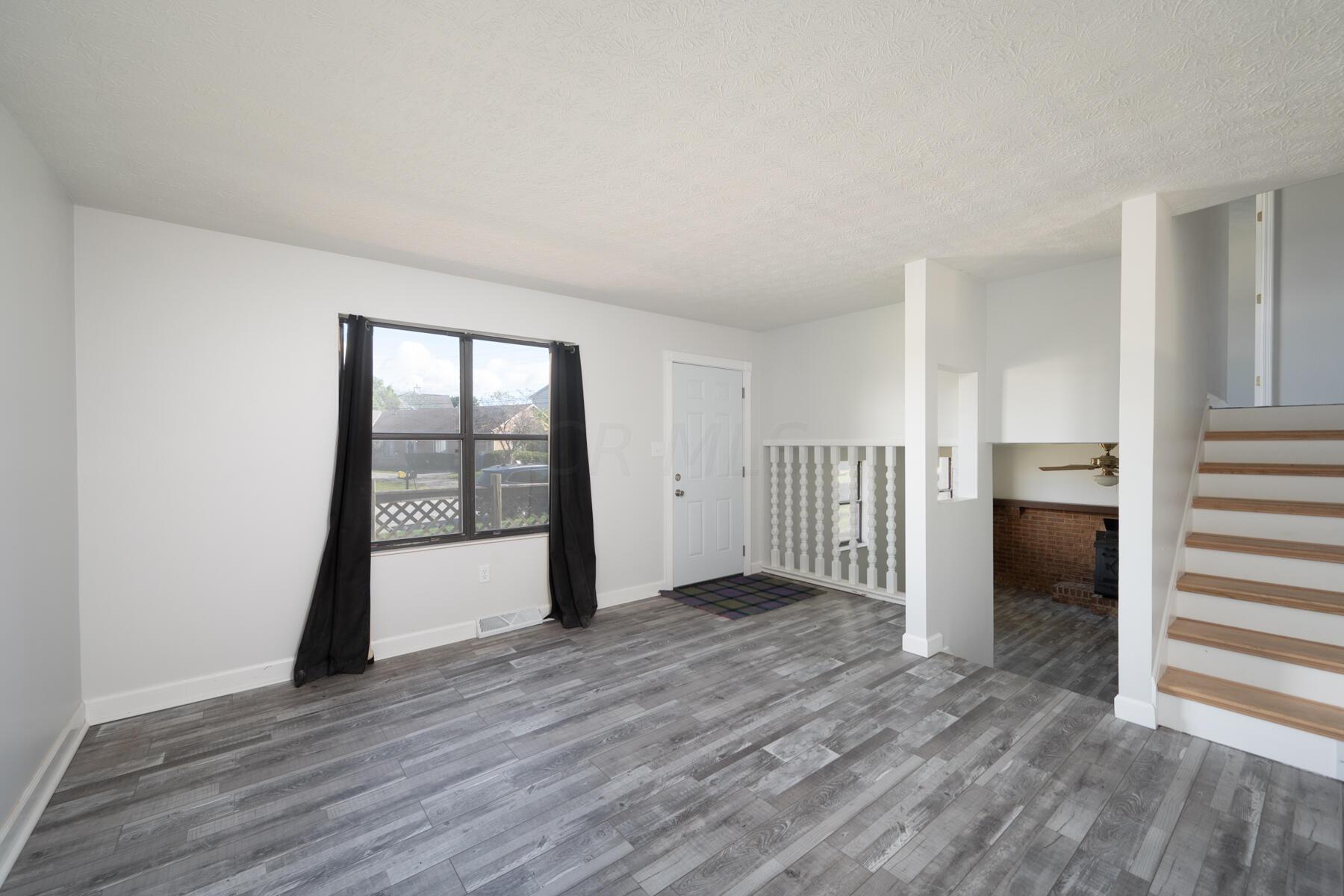 136 East Branch Road Delaware, OH 43015 - Photo 12 of 36 Living Room