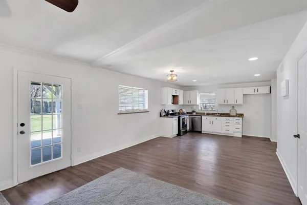 $284,900 | 606 Hillcrest Street, Mansfield, TX 76063