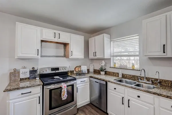 $284,900 | 606 Hillcrest Street, Mansfield, TX 76063