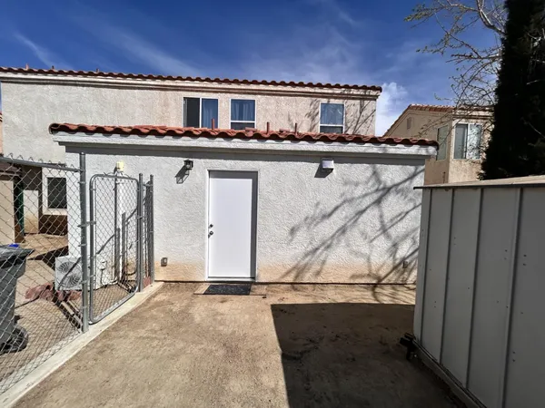 $1,300 | 2138 Mark Avenue, Palmdale, CA 93550