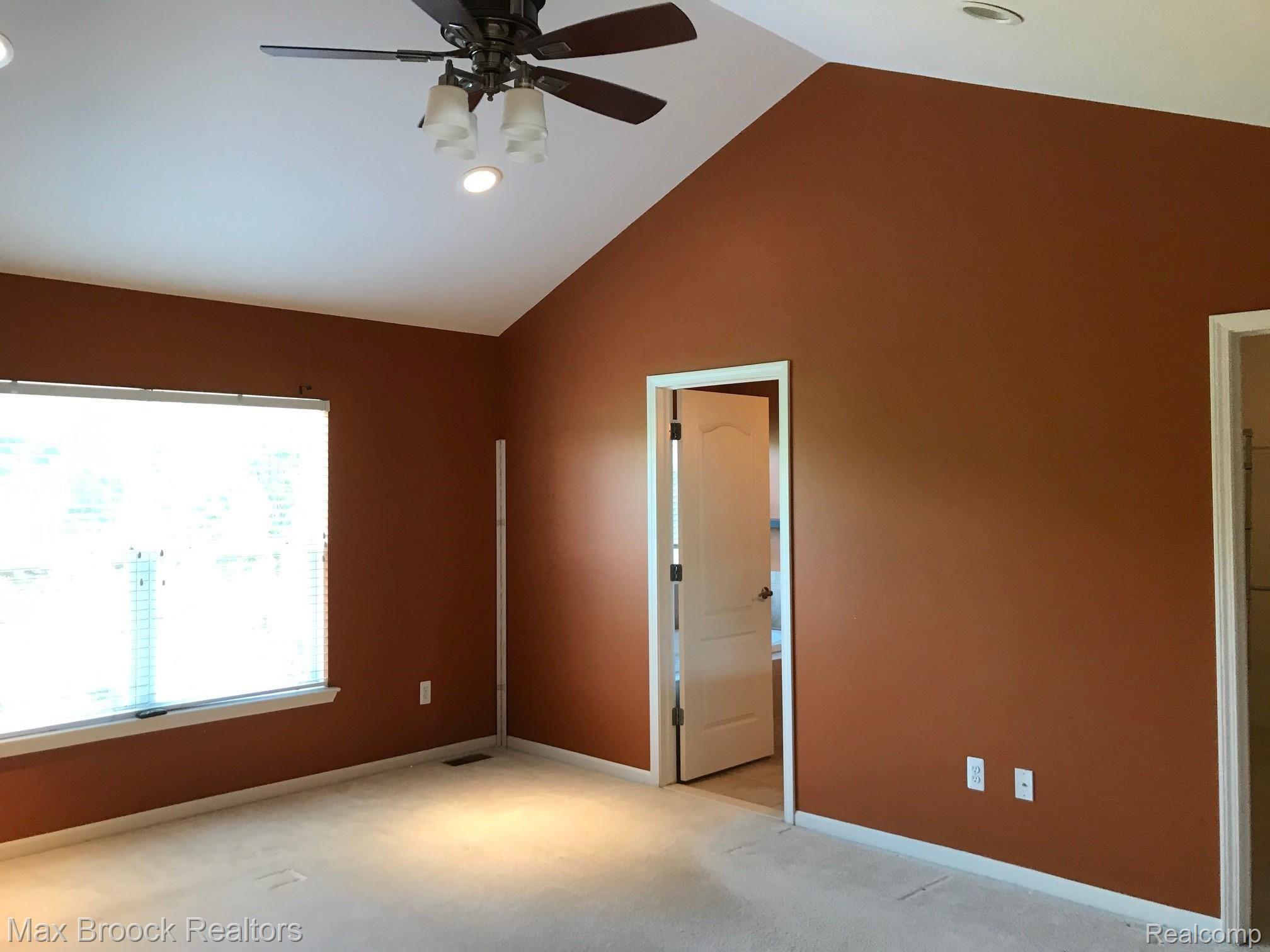 30389 Bradmore Road Warren, MI 48092 - Photo 8 of 22 IMG_1679.jpg