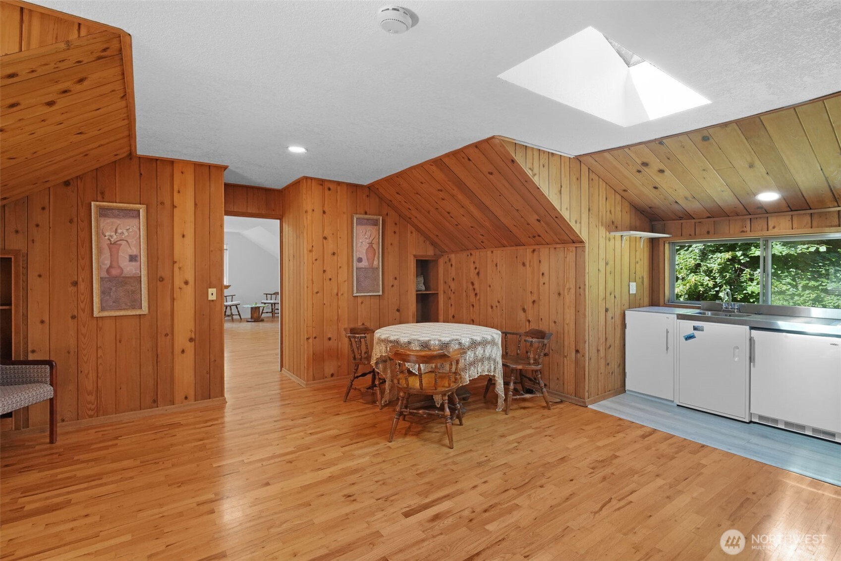 8815 Prather Road Southwest Centralia, WA 98531 - Photo 22 of 40 a very nice looking room with a large window