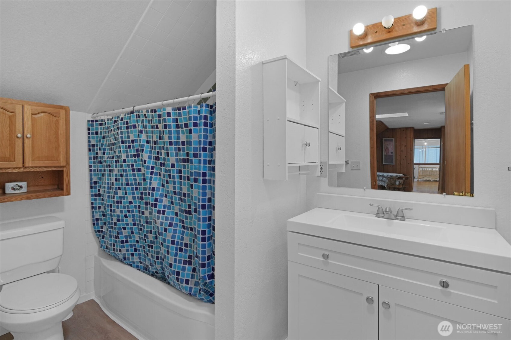 8815 Prather Road Southwest Centralia, WA 98531 - Photo 23 of 40 a bathroom with a sink a toilet and shower