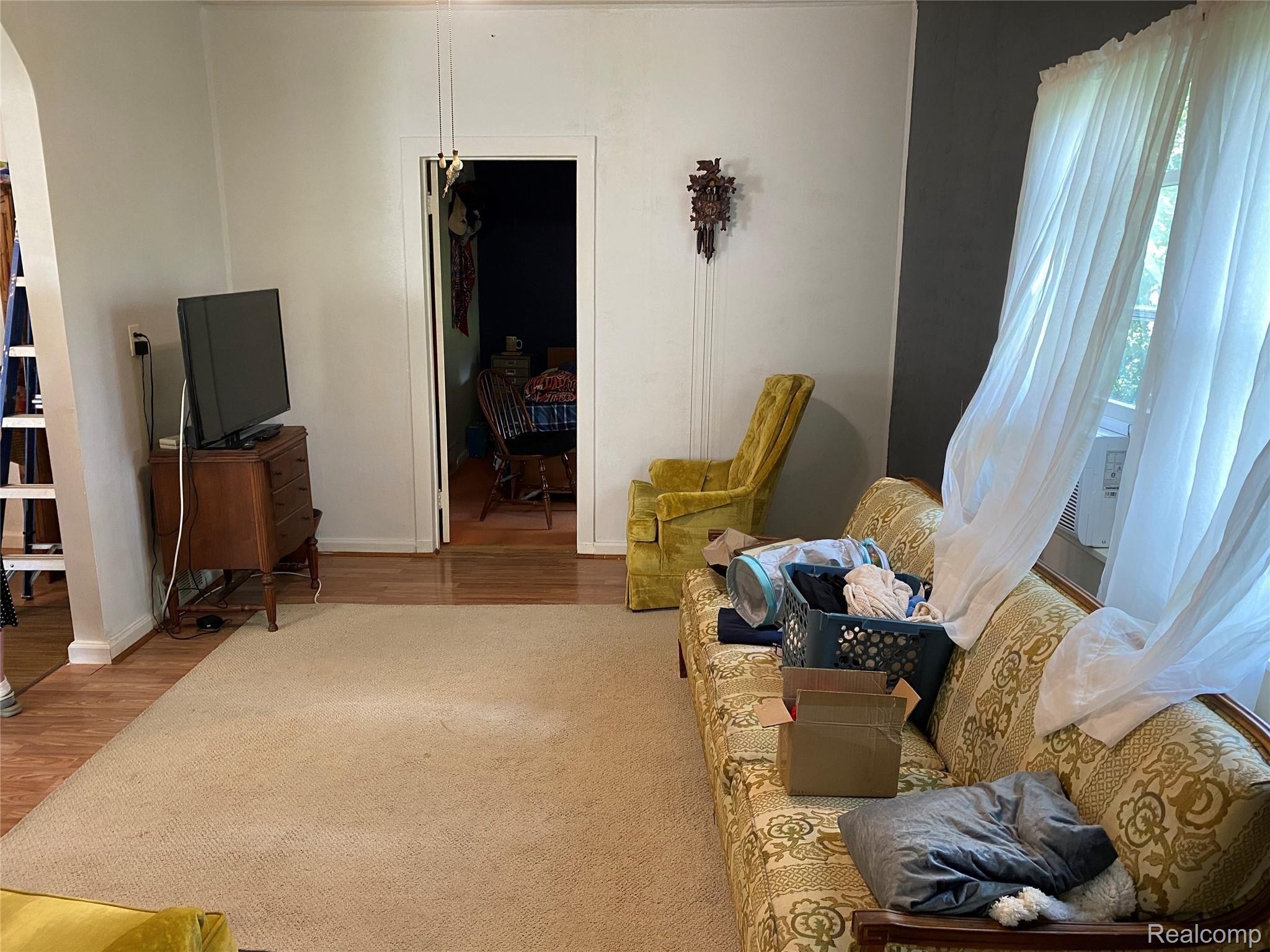 4520 Rattek Road Clarkston, MI 48346 - Photo 19 of 33 Living room.JPG