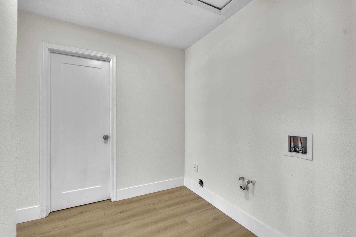 535 West Terrace Avenue Fresno, CA 93705 - Photo 13 of 18 a view of an empty room