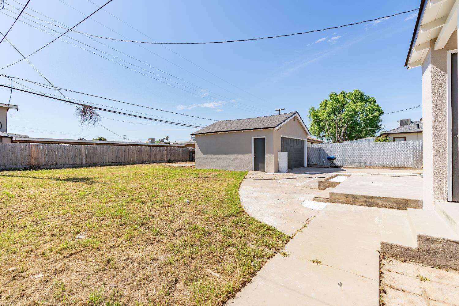535 West Terrace Avenue Fresno, CA 93705 - Photo 16 of 18 a house view with a outdoor space
