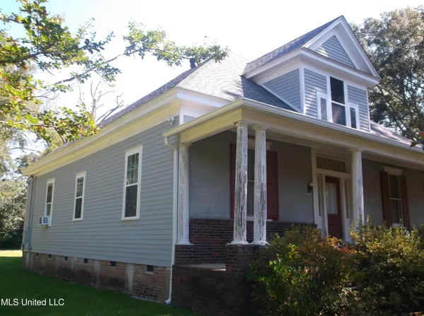 $149,000 | 608 Peters Street, Summit, MS 39666