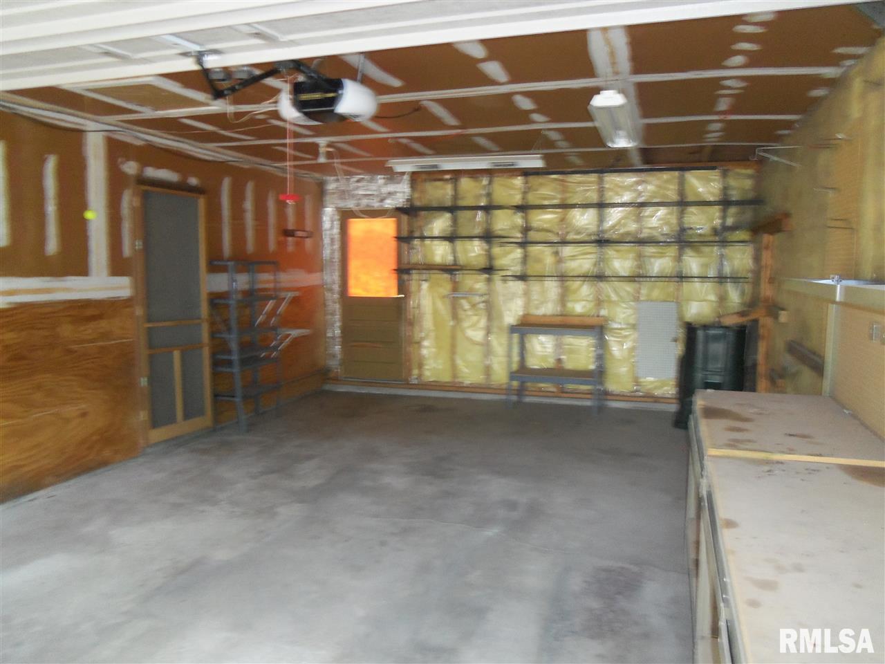 5733 Oakbrook Road Davenport, IA 52806 - Photo 12 of 13 Gallery Image 12
