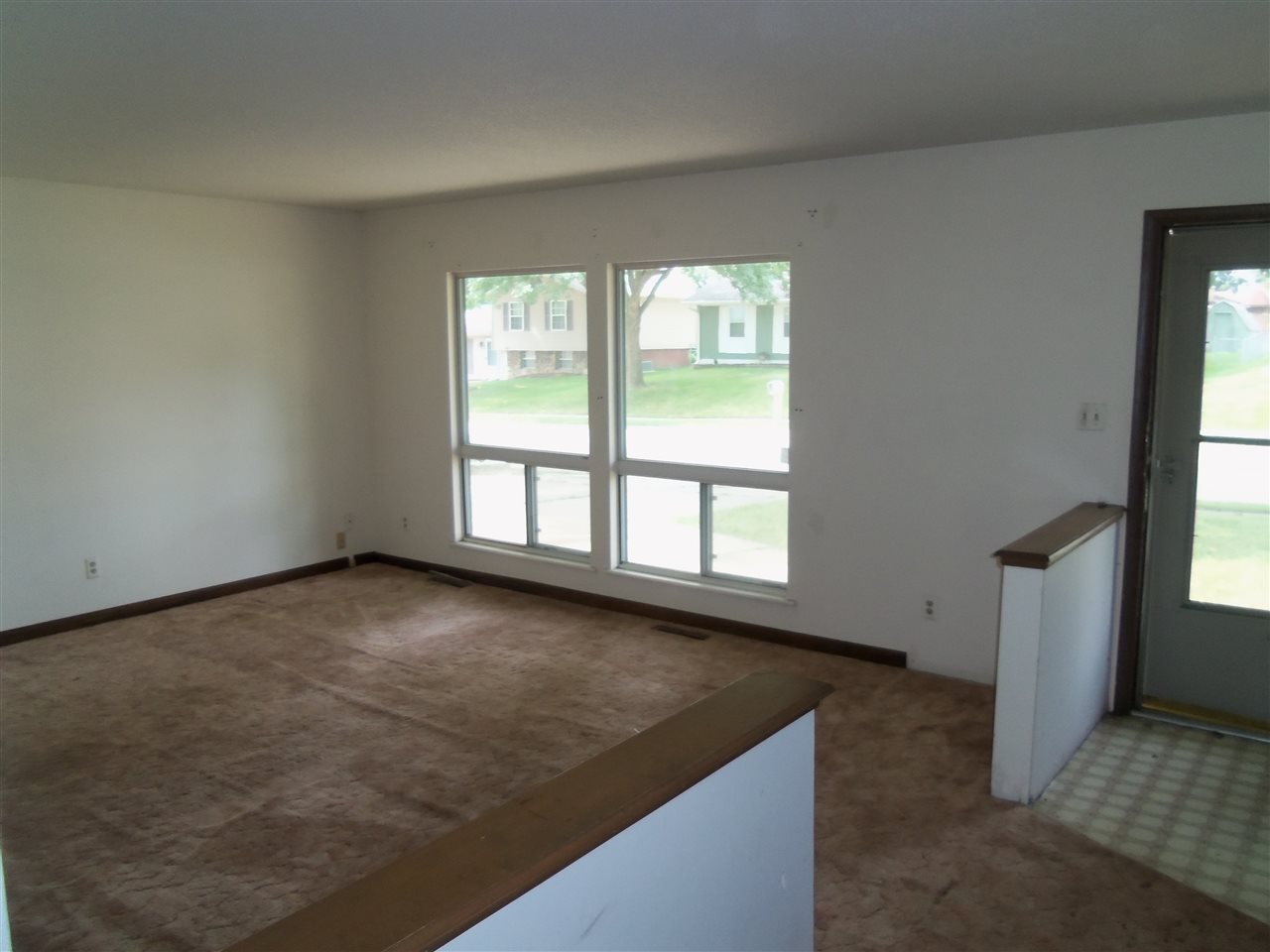 5733 Oakbrook Road Davenport, IA 52806 - Photo 2 of 13 Gallery Image 2