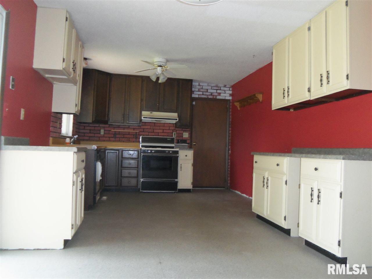 5733 Oakbrook Road Davenport, IA 52806 - Photo 3 of 13 Gallery Image 3