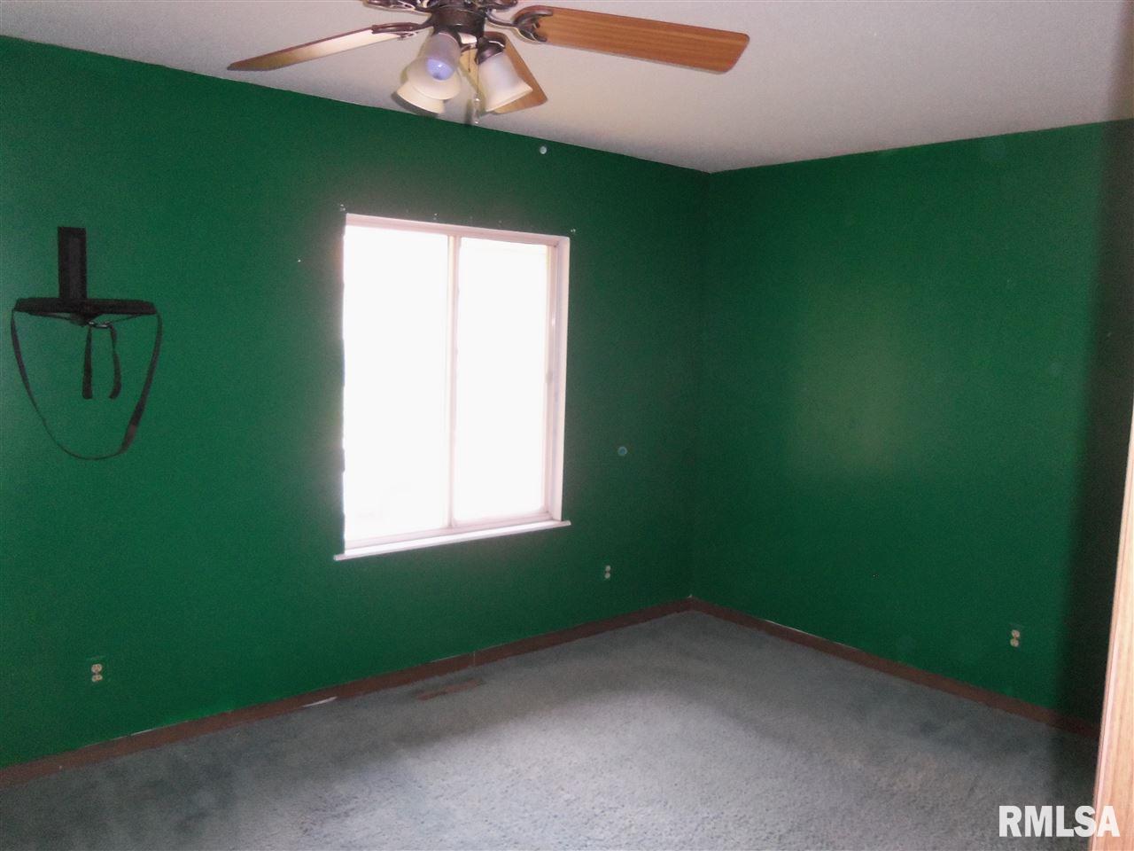 5733 Oakbrook Road Davenport, IA 52806 - Photo 6 of 13 Gallery Image 6