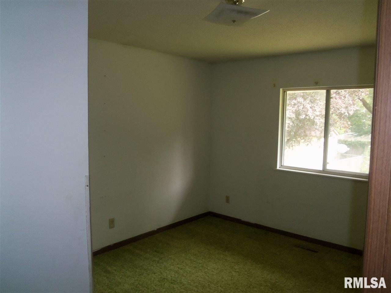 5733 Oakbrook Road Davenport, IA 52806 - Photo 7 of 13 Gallery Image 7