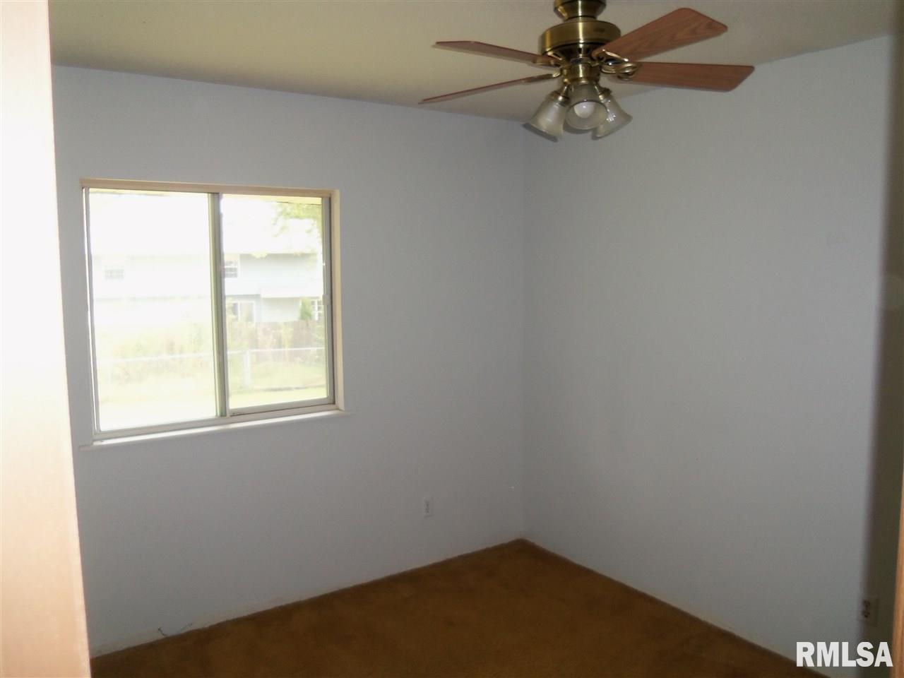5733 Oakbrook Road Davenport, IA 52806 - Photo 8 of 13 Gallery Image 8