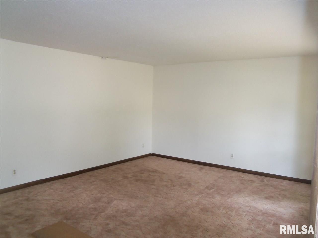 5733 Oakbrook Road Davenport, IA 52806 - Photo 9 of 13 Gallery Image 9