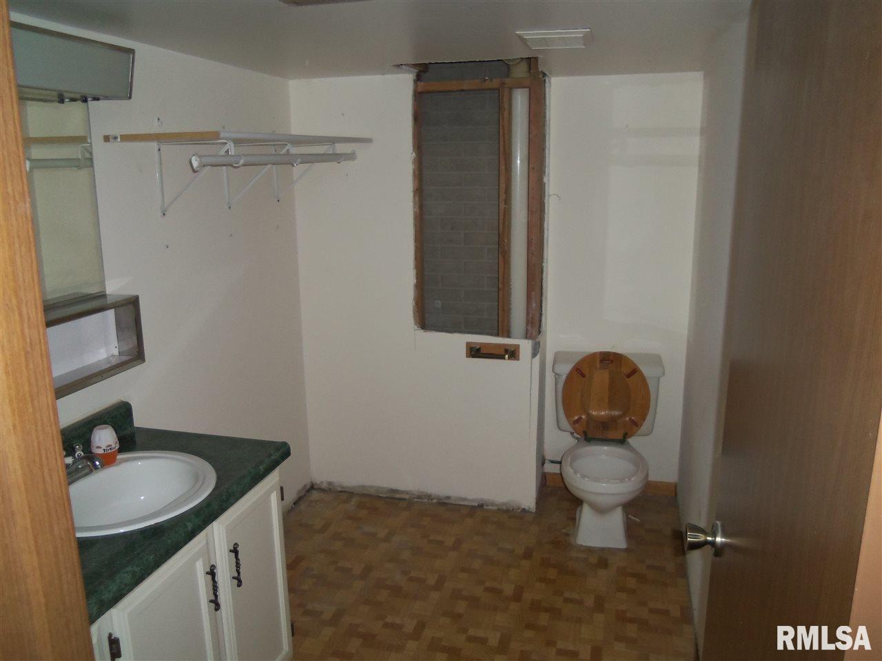 5733 Oakbrook Road Davenport, IA 52806 - Photo 10 of 13 Gallery Image 10