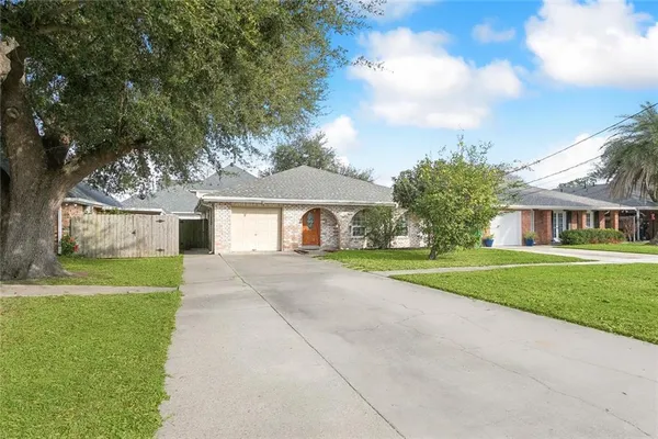 $2,500 | 4429 Lake Vista Drive, Metairie, LA 70006