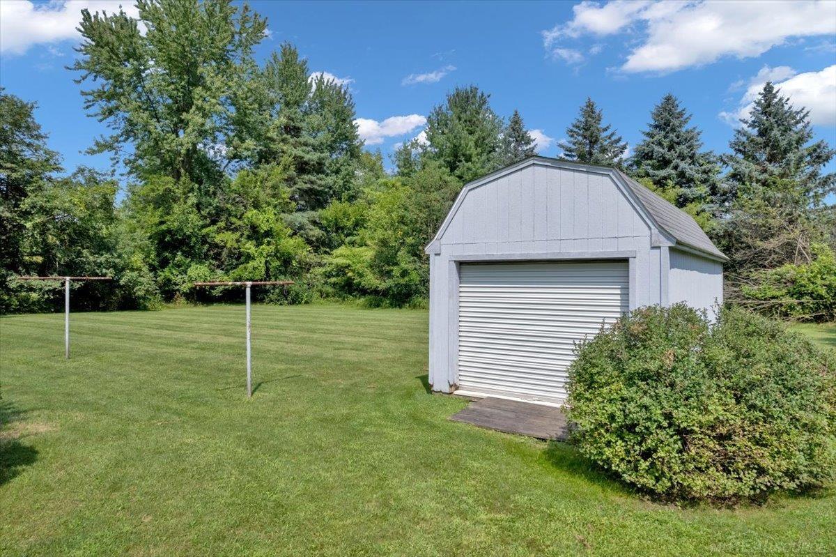 3052 Thomas Road Oxford, MI 48371 - Photo 4 of 24 50150845-ac2d91cb-fa3c-4c55-8057-60182b0938b3.JPG