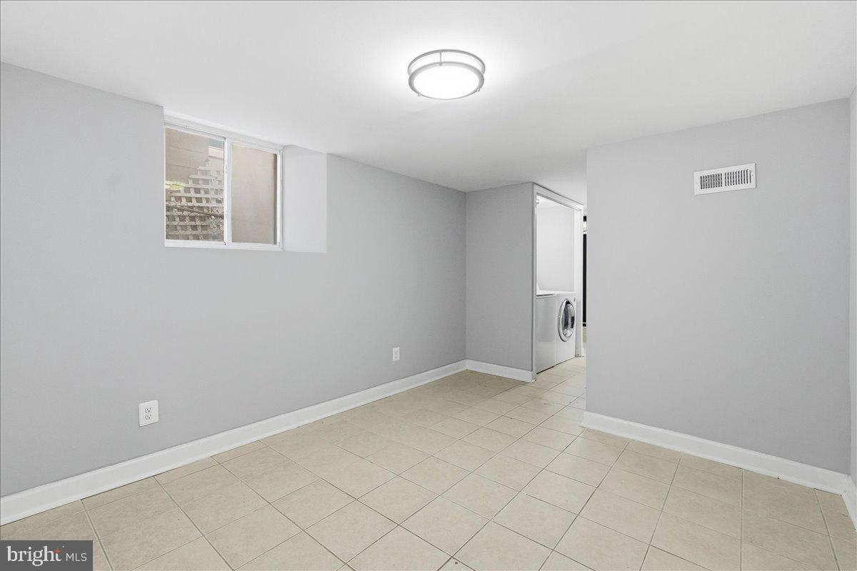 3414 Harford Road Baltimore, MD 21218 - Photo 21 of 32 an empty room with a cabinet and mirror