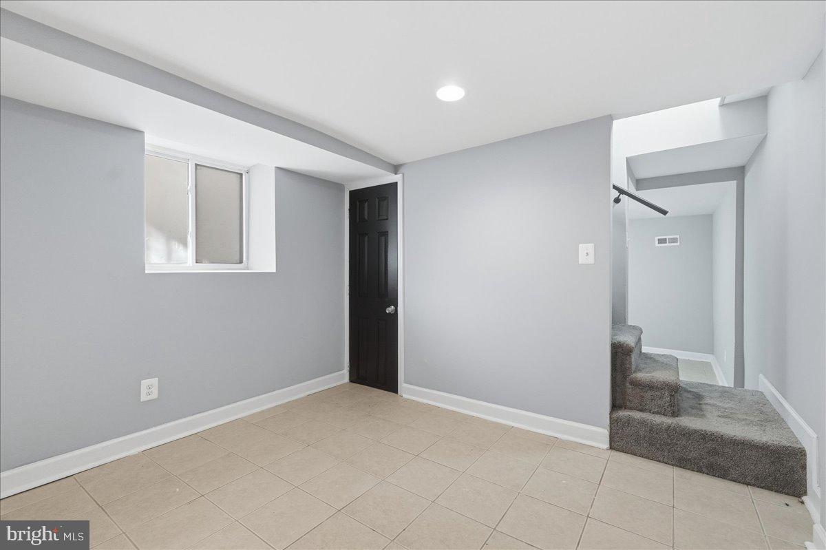 3414 Harford Road Baltimore, MD 21218 - Photo 23 of 32 an empty room with windows