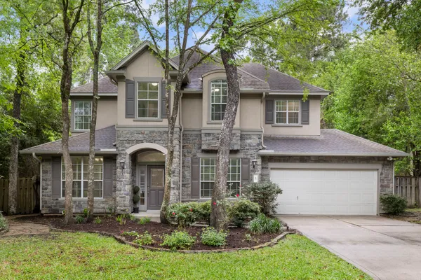 $810,000 | 3 South Altwood Circle, The Woodlands, TX 77382