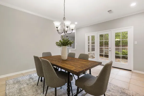 $810,000 | 3 South Altwood Circle, The Woodlands, TX 77382