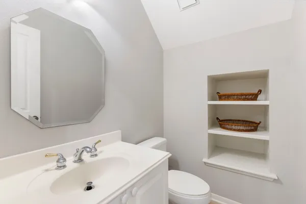 $810,000 | 3 South Altwood Circle, The Woodlands, TX 77382