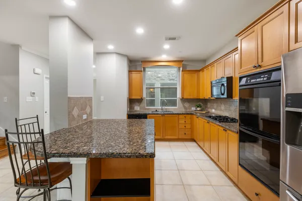 $810,000 | 3 South Altwood Circle, The Woodlands, TX 77382