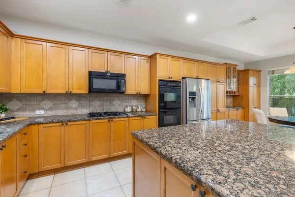 $810,000 | 3 South Altwood Circle, The Woodlands, TX 77382