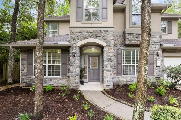 $810,000 | 3 South Altwood Circle, The Woodlands, TX 77382