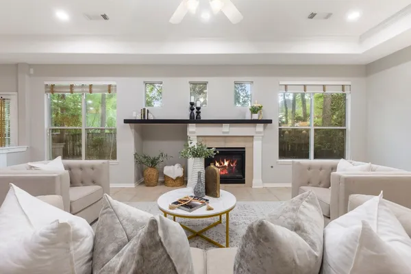$810,000 | 3 South Altwood Circle, The Woodlands, TX 77382