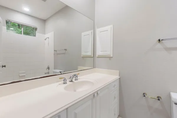 $810,000 | 3 South Altwood Circle, The Woodlands, TX 77382