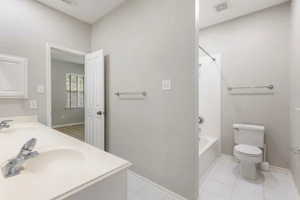 $810,000 | 3 South Altwood Circle, The Woodlands, TX 77382