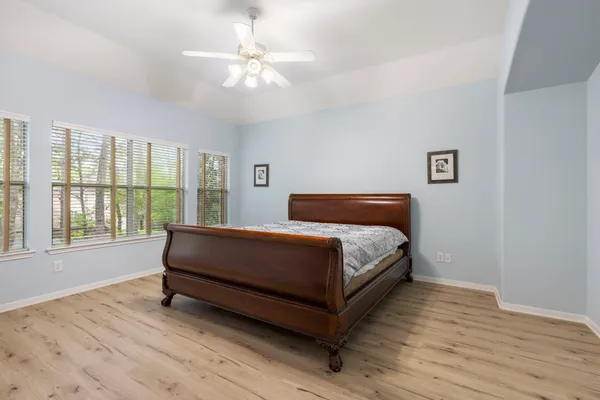 $810,000 | 3 South Altwood Circle, The Woodlands, TX 77382