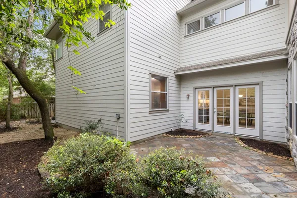 $810,000 | 3 South Altwood Circle, The Woodlands, TX 77382