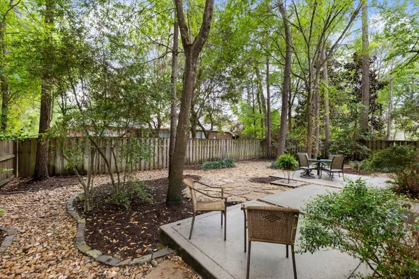 $810,000 | 3 South Altwood Circle, The Woodlands, TX 77382
