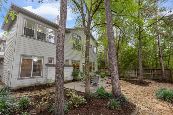 $810,000 | 3 South Altwood Circle, The Woodlands, TX 77382