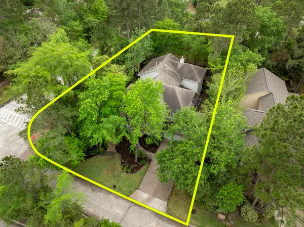 $810,000 | 3 South Altwood Circle, The Woodlands, TX 77382