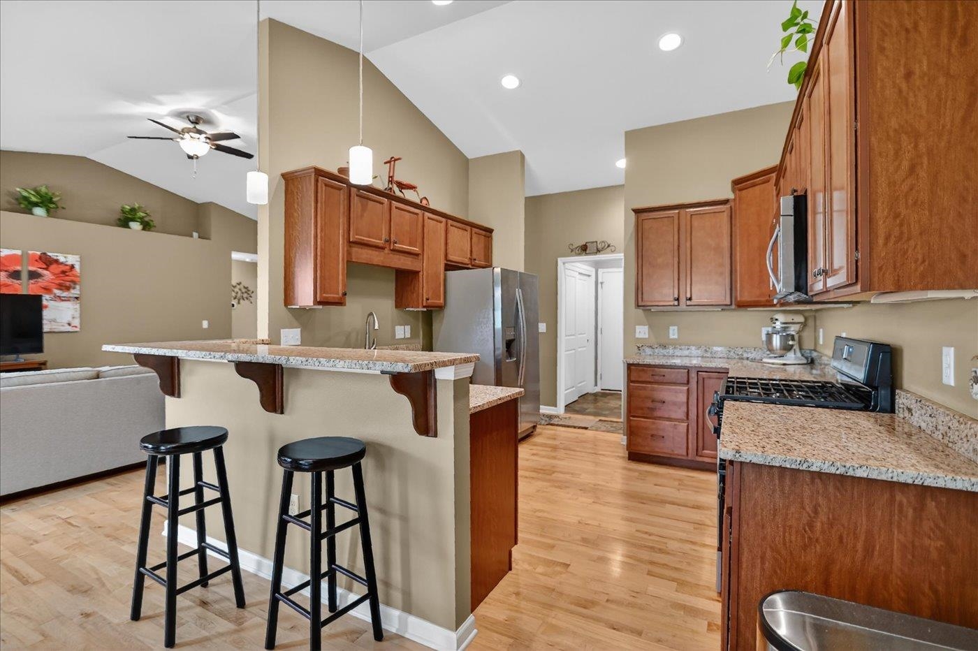 965 North Perry Parkway Oregon, WI 53575 - Photo 15 of 66