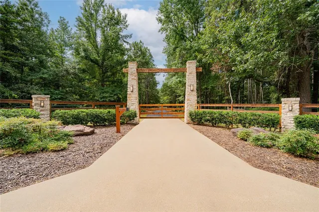 $1,550,000 | 455 Se Creek, Scroggins, TX 75480