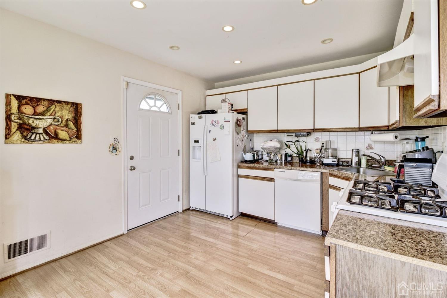 46 Rice Run East Brunswick, NJ 08816 - Photo 6 of 11 Gallery Image 6